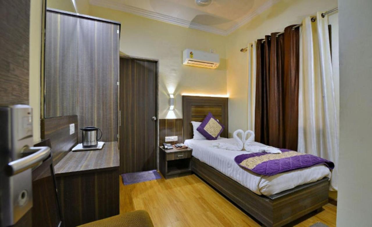 Hotel Samrat Dzsabalpur Kültér fotó