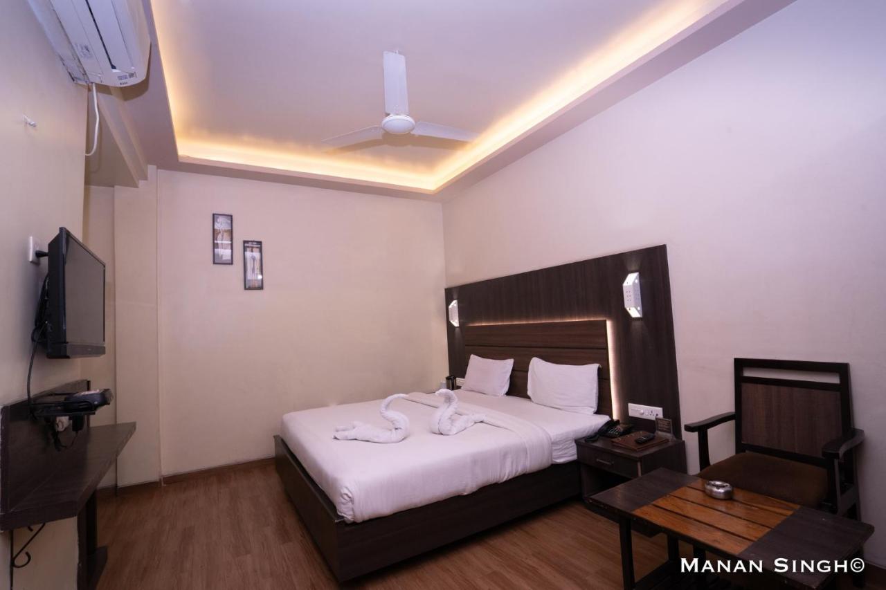 Hotel Samrat Dzsabalpur Kültér fotó