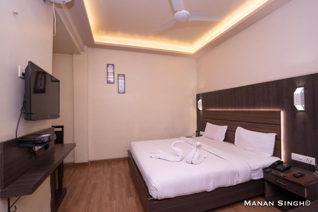 Hotel Samrat Dzsabalpur Kültér fotó