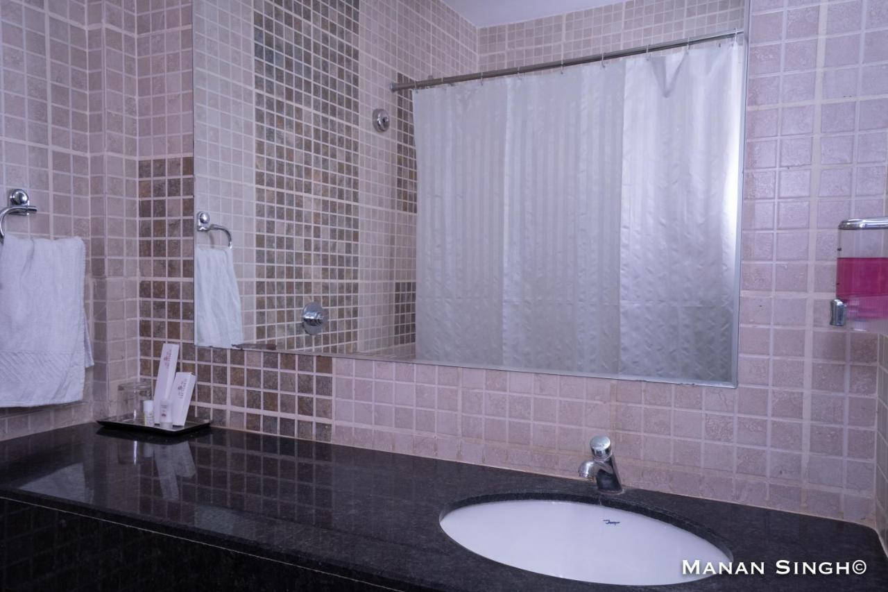 Hotel Samrat Dzsabalpur Kültér fotó