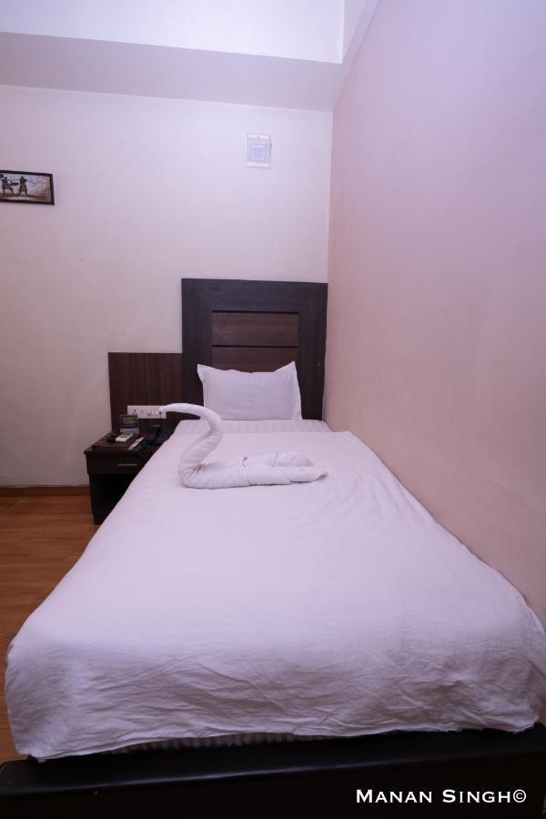 Hotel Samrat Dzsabalpur Kültér fotó