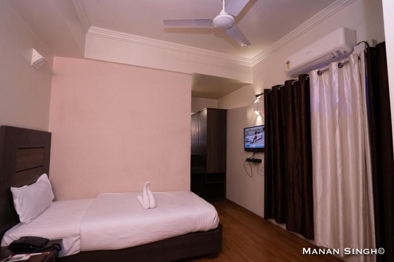 Hotel Samrat Dzsabalpur Kültér fotó